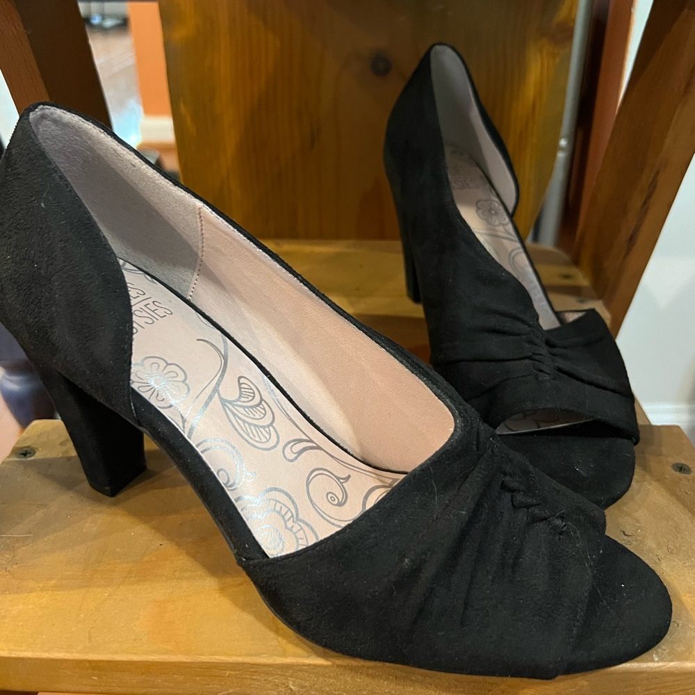 The Mootsies Tootsies Endora Heel - Black Suede